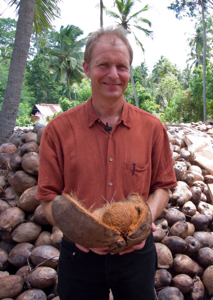 A portrait of Gero Leson holding a coconut.